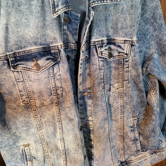 Awesome jean jacket - Picture 2 of 3